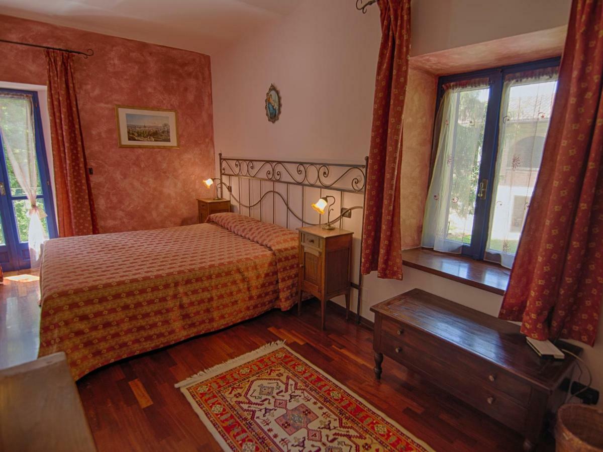 B&B Il Sole Delle Rive Sinio Buitenkant foto