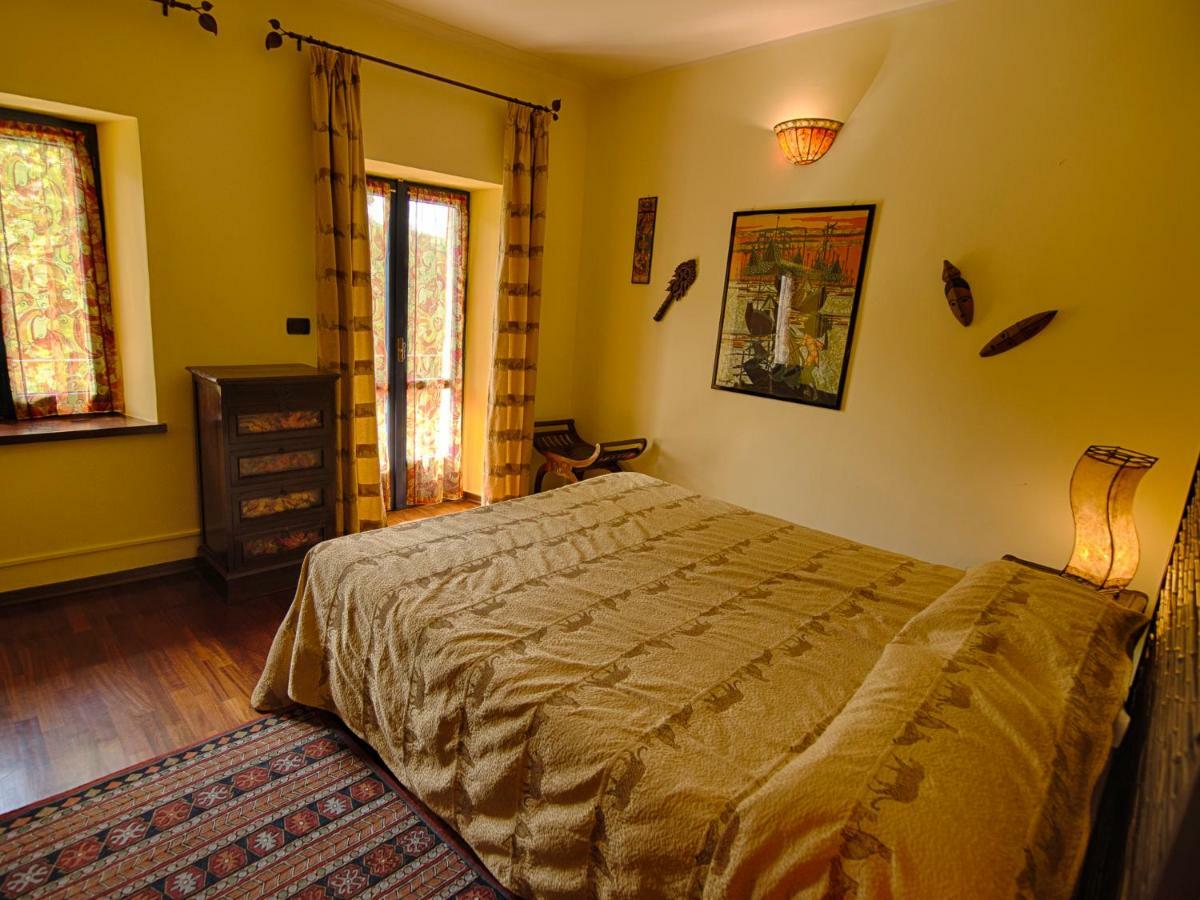 B&B Il Sole Delle Rive Sinio Buitenkant foto